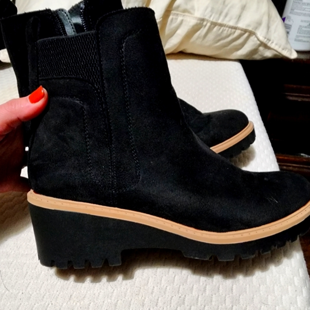 Maurices black wedge Chelsea boot